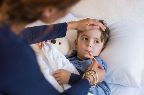 Stosowanie leków przeciwgorączkowych u dzieci: wskazówki i dawki