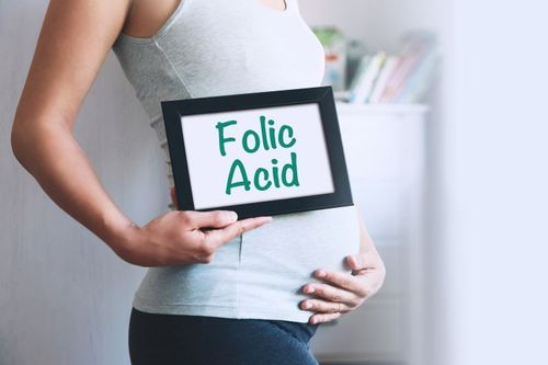 Suplementacja kwasu foliowego przed ciążą — dawki, okresy i kluczowe powody