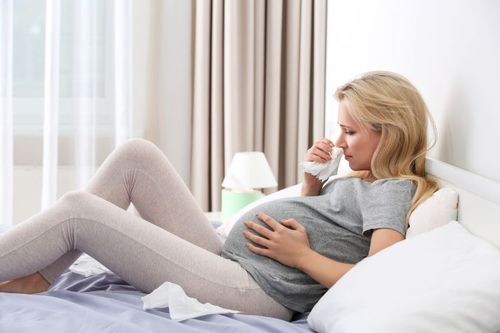 Przeziębienie w ciąży — jak radzić sobie z katarem, kaszlem i gorączką?