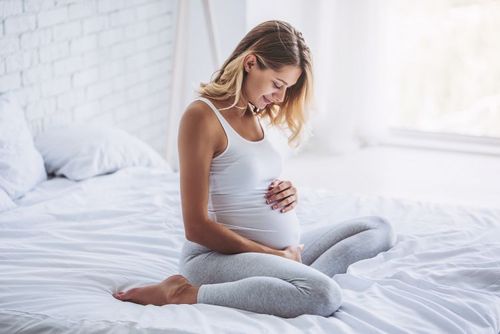 Jak skutecznie przeciwdziałać rozstępom podczas i po zakończeniu ciąży?