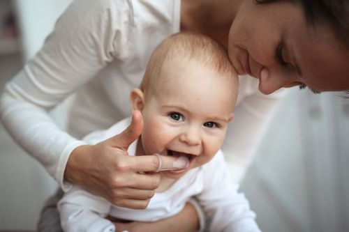 Bolesne ząbkowanie – jak przynieść ulgę dziecku?