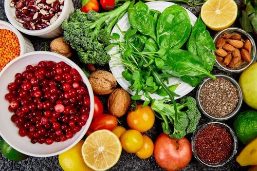 Wzmocnienie odporności poprzez dietę. Jakie produkty spożywcze warto uwzględnić w swoim jadłospisie?