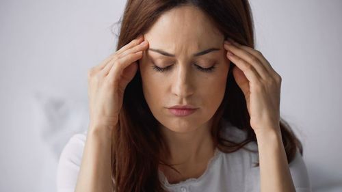 Migrena – przyczyny, fazy, rodzaje, diagnostyka, leczenie